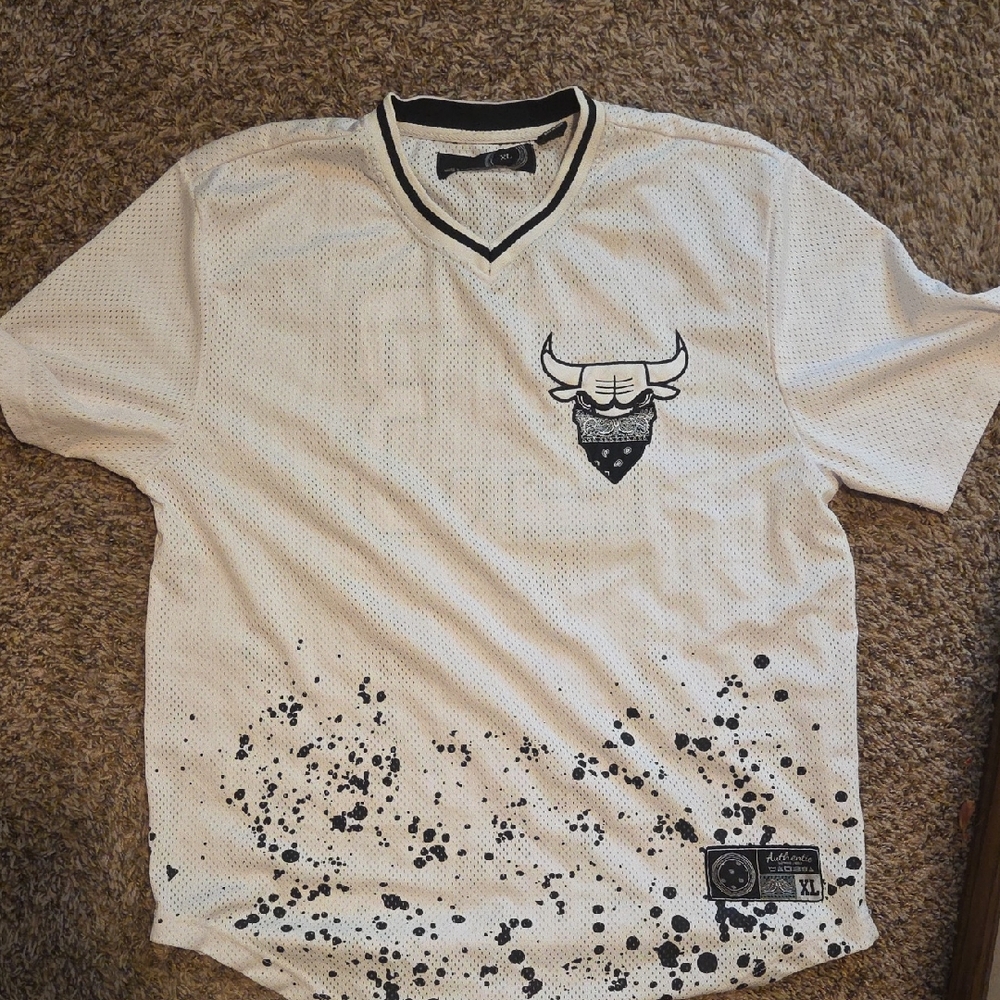 Bulls Jersey White Men's Short-Sleeve V-Neck. Black Accent